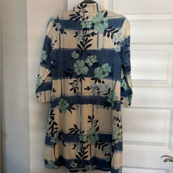 Spartina 449 Blue and White Floral Top - Picture 3 of 5